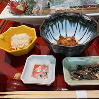 対馬のどぐろとイカ活き造り 博多 魚蔵 都ホテル店 - 