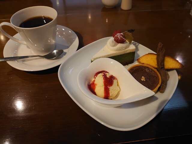 ラ クロンヌ ドル La Couronne D Or 五橋 カフェ 食べログ ラ クロンヌ ドル La Couronne D Or 五橋 カフェ 食べログ