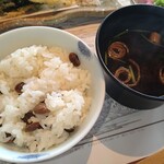 韻松亭 - 豆ごはんと赤出汁