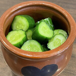 百年亭 - サービスのキュウリの漬物