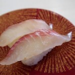 海鮮寿司とれとれ市場 - 活〆真鯛（地元白浜産）