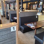 炭火焼肉 ときん - 店内です。