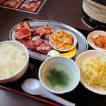 炭火焼肉 ときん - 大盛定食です。