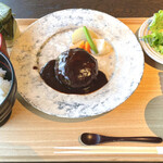 日本料理 滴翠 - 自家製煮込みハンバーグセット　1800円