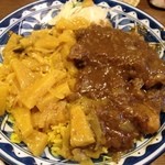 南洋の父 - パイナップルカレーとチキンカレーのハーフ