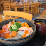 おけしょう鮮魚の海中苑 - 11種ものネタが入った海鮮丼(海)/1,980円