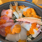 おけしょう鮮魚の海中苑 - 11種ものネタが入った海鮮丼(海)/1,980円