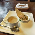 Pikkoro Regaro - ランチセットの前菜とキノコスープ