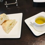 Amore - フォカッチャと一緒にオリーブオイル
