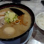 麺山 - 豚骨醤油味玉＋背脂