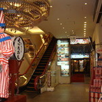 すしざんまい - 中座くいだおれビル１Ｆの奥