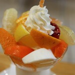 フルーツパーラーゴトー - 12種の柑橘系のパフェ