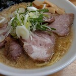 ラーメン 山 - とんこつ醤油＋チャーシュー   脂多め