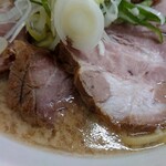 ラーメン 山 - チャーシューたっぷり