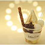 ミルク&パフェ よつ葉ホワイトコージ - 北海道産あずきと白玉の和風パフェ 480円