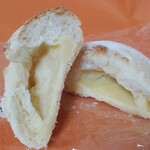 箱根ベーカリー - ジュワ～とカリッと塩のパン　200円
