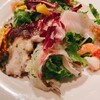 ビストロ うお座 - 料理写真:カルパッチョが乗ったサラダ