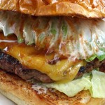 BBQアボカドバーガー＋チーズのドアップ。