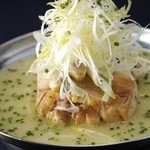 Shibano Toriichidai - 【参鶏湯（白・赤）】白スープ（白湯）、赤スープ（チゲ）の2種類のスープが選べる、定番メニュー。
