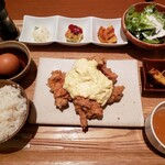 Kasshiwaimaten - 自家製タルタルの唐揚げとTKGランチ。850円(税込)。