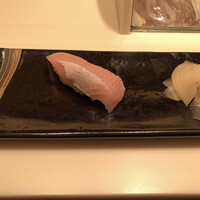 美乃鮨 - ブリ。