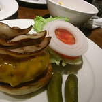 ゴッサムグリル - ハンバーガー（1260円）　ベーコン（314円）チェダーチーズ（157円）