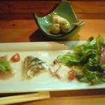 せいじ坊 - お通しと日替わり鮮魚のカルパッチョ