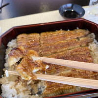 天然うなぎ しま村 - 切り込みありで食べやすい。