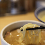 銀座 いし井 - 三河屋製麺と共同開発した中太麺