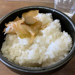 麺処 ごまや - ライス。半ライスでも充分だが、お腹いっぱいにしたいならライス。