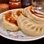 開楽 - 【Bセット@税込900円】ジャンボ餃子：ひっくり返してみました。