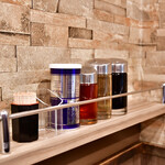 開楽 - 店内カウンターより│調味料