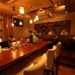 伊酒リア - お一人でもくつろげると人気のカウンター。