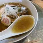 中華そば 深緑 - リッチで深い出汁のスープ