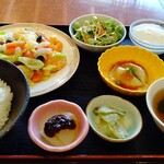 Chuugokuryouri Kyoukahanten - ランチ　海老とトマトの炒め　全景