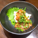 三酉屋 - ささみ酒盗和え638円