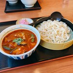 山田うどん食堂 - 夏野菜の麻辣つけ汁うどん