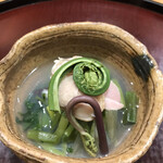 日本料理 太月 - フルコース１７３２５円。ハマグリと山菜のお浸し。地物をふんだんに使ったお料理は、素材の味が際立って、とても美味しかったです（╹◡╹）