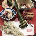 日本料理 太月 - フルコース１７３２５円。八寸。鯛の白子をこれだけ立派なサイズでいただくのは初体験です。雑味のない旨味の塊で、とーっても美味しかったです（╹◡╹）（╹◡╹）