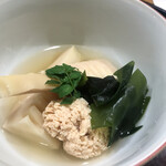 日本料理 太月 - フルコース１７３２５円。若竹煮 鯛の子。他のお店でもいただきましたが、こちらの方がお出汁の質でしょうか、旨味が深い気がします（╹◡╹）（╹◡╹）
      気がします（笑）