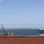 梅乃家 - 店舗前から対岸の三浦半島が見えます