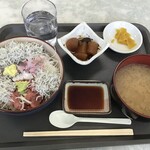 鈴 - あじ刺しらすマグロなかおち丼