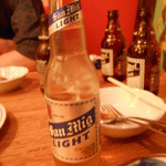 フィリピンレストラン イポイポ - サンミゲルライトビール