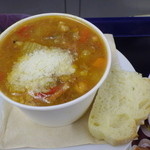 リッチ - ③札幌近郊野菜と南幌ハントヴェルクの熟成ベーコン、道産牛のミネストローネ仕立て（500円）