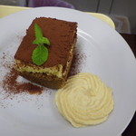 リッチ - ⑤浜中産マスカルポーネのティラミス、焼きメレンゲ添え（300円）