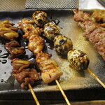 Sensai Motsuyaki Waka Daishou - シロ、もも、うずら、カシラ。殻付きのうずらは珍しい。殻ごともイケますよ♪