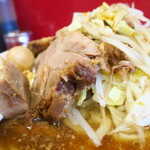 ラーメン二郎 - 豚の厚み