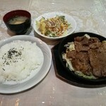 B サークル - 焼肉定食