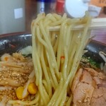 大曲ラーメン - 麺リフト！　湯気！