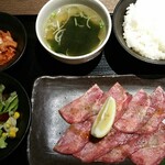 焼肉やまと - 過不足ないセットです。食事は美味しかっただけに。。。